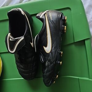 Nike Unisex Tiempo soccer cleats